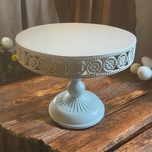 Elegant Modern Mint Color Metal Pedestal Stand